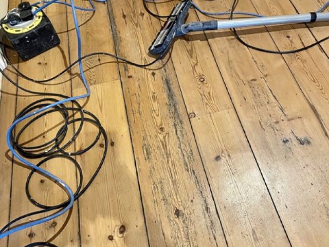 classic-floor-cleaning (5)-kireth-ai
